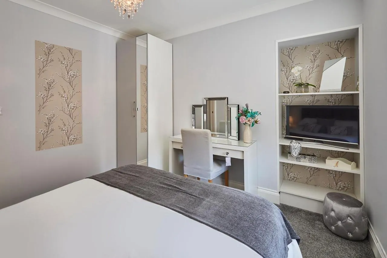 Host & Stay - Brooklands Timeless Scarborough